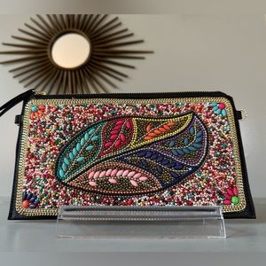 Multicolor Leaf 🍃 Beaded Design Wristlet